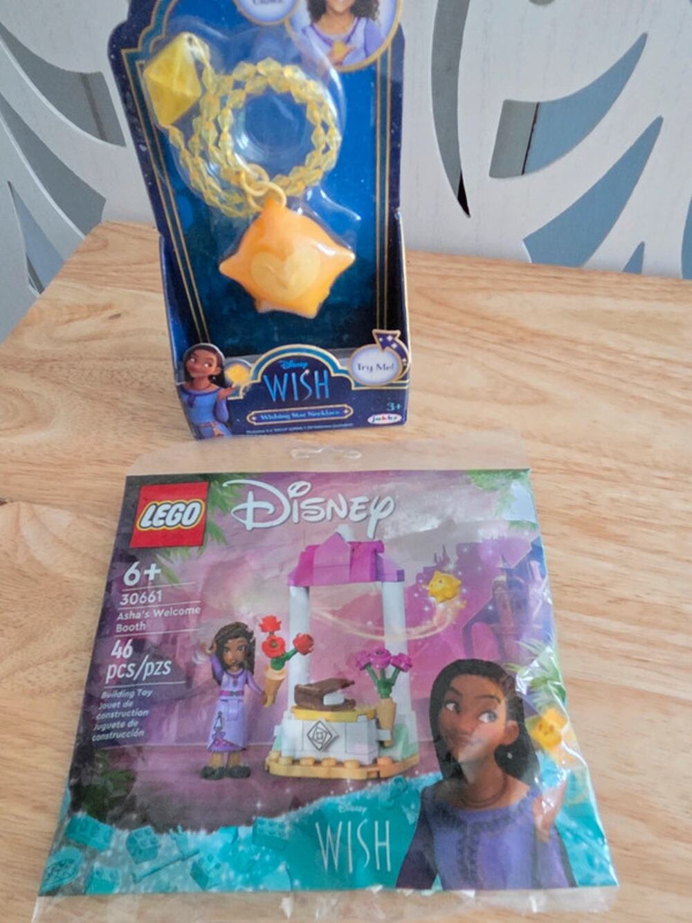 Disney Wish Jakks Wishing Star Necklace & LEGO 30661 Asha’s Welcome Booth Set